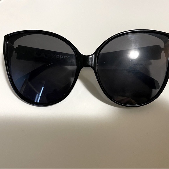 Brand new women shades - Picture 3 of 4